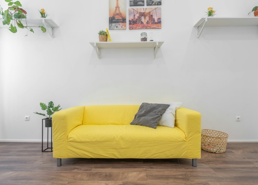 Sunny Loveseat